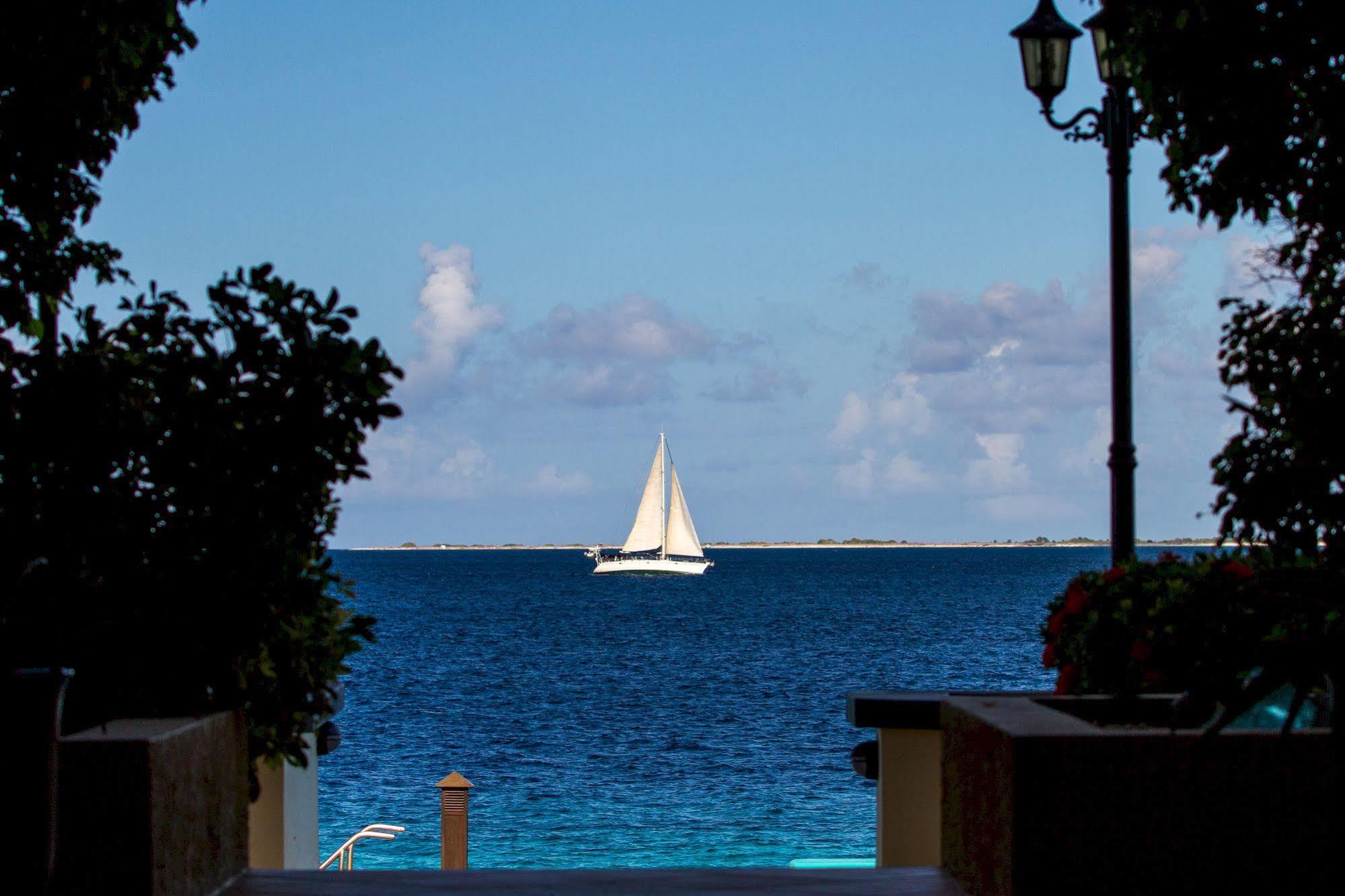 The Bellafonte - Luxury Oceanfront Hotel คราเลนไดค์ ภายนอก รูปภาพ